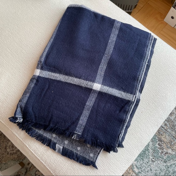 J Crew reversible navy/white blanket scarf - plaid and polka dots (NWOT) - Picture 3 of 4